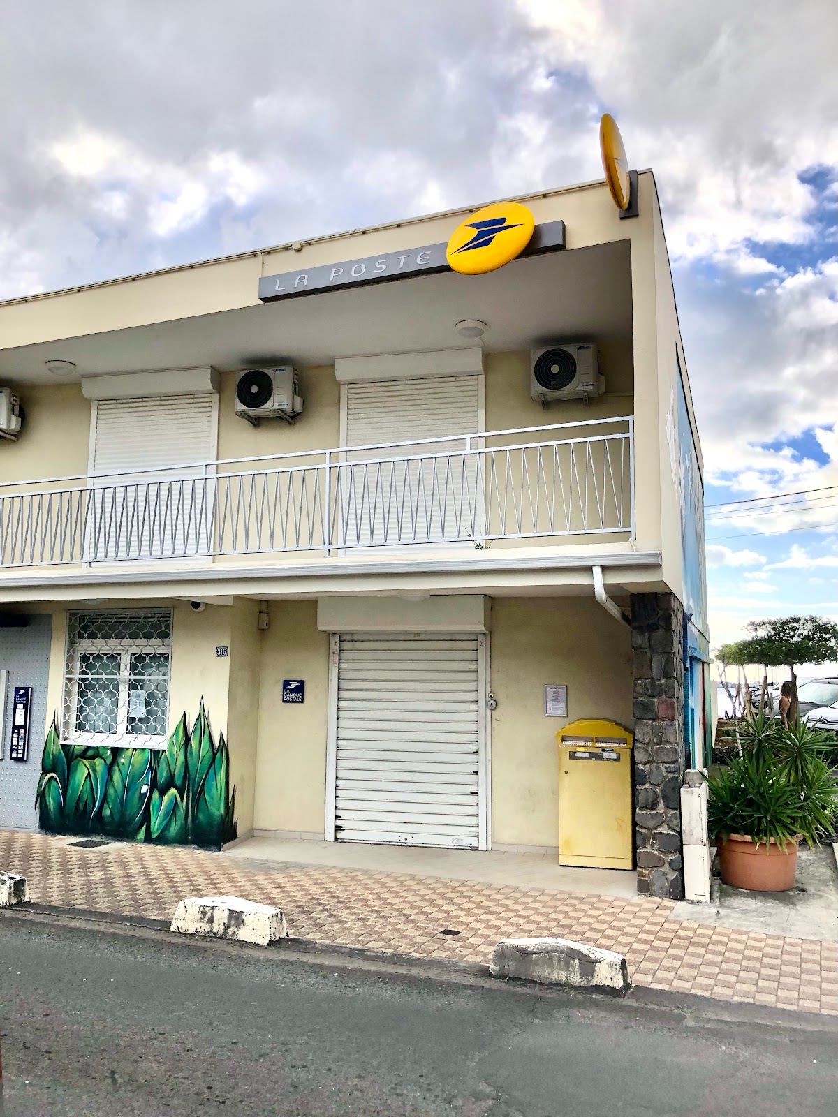 La Poste Deshaies