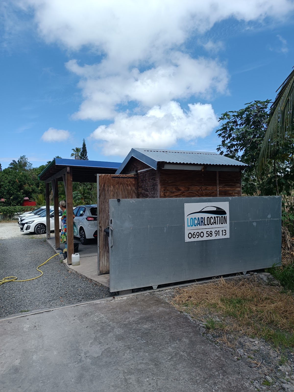 Lo Car Location