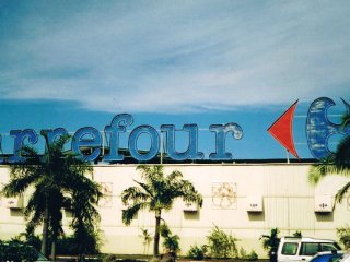 Magasin Les Abymes Carrefour Market Les Abymes
